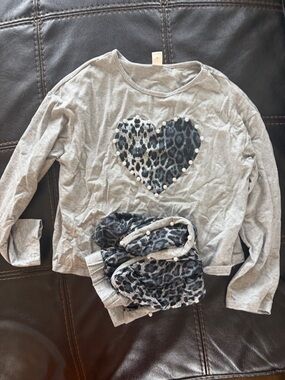 SHEIN Gray Heart Leopard Kids Matching Set